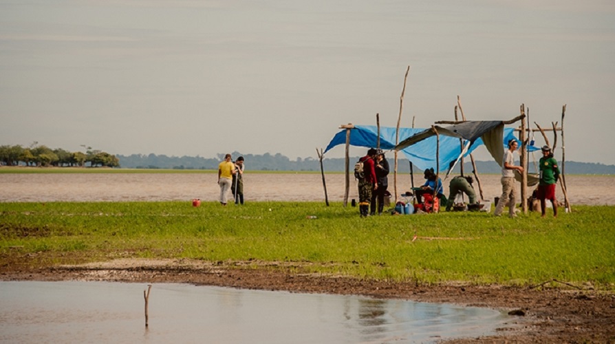 Arqueólogos retomam escavações em sambaquis de várzea na Amazônia